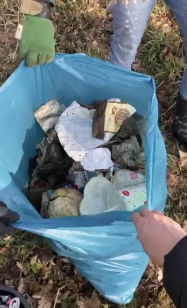 Müllsack mit gesammeltem Abfall